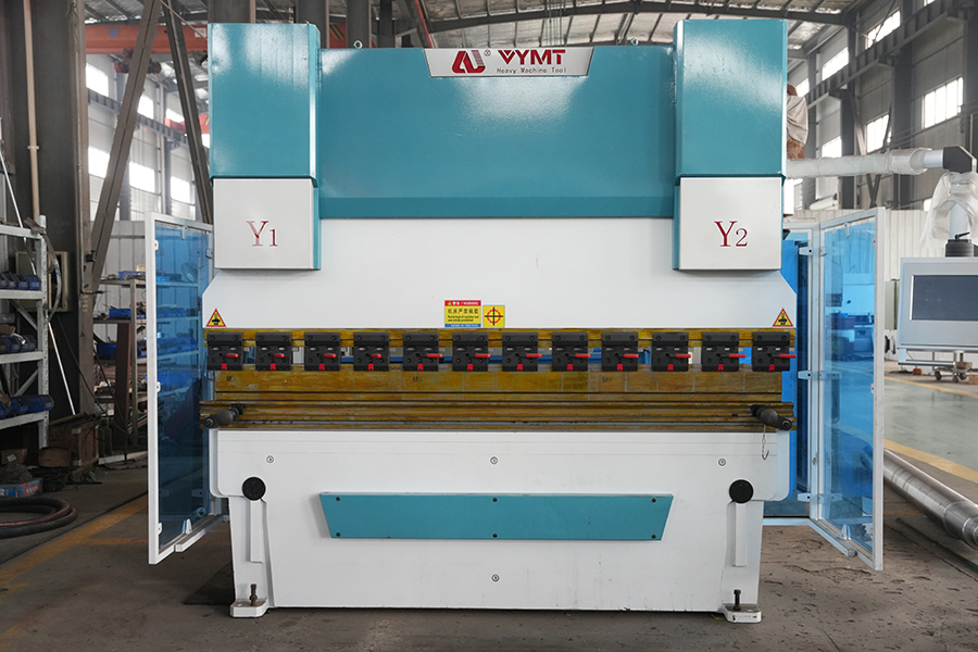 Hvad er rollen for CNC Hydraulic Shearing Machine Back Gauge System, og hvordan forbedrer det at skære gentagelighed?